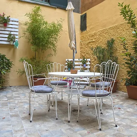 Daire Central , Immaculate, Garden And Free Bike *