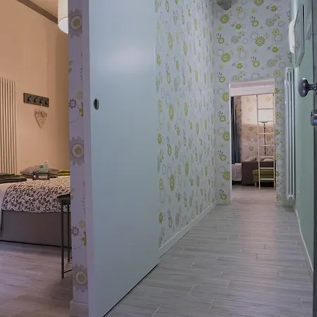 Central , Immaculate, Garden And Free Bike *